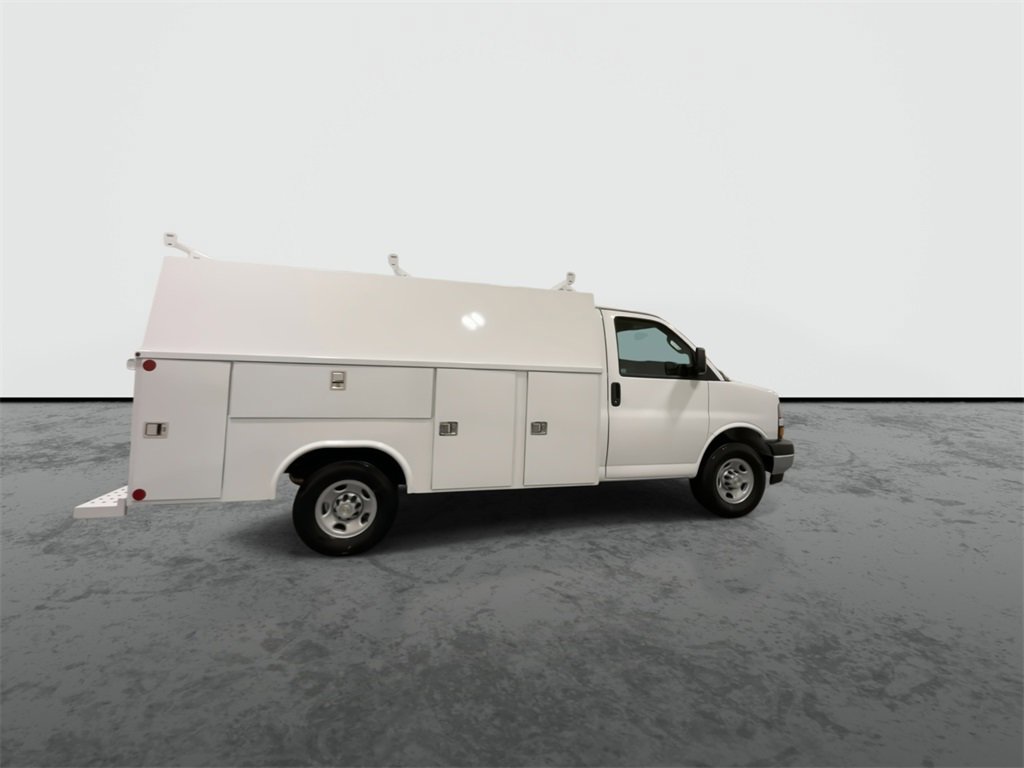 2025 Chevrolet Express Cutaway 3500 photo 4