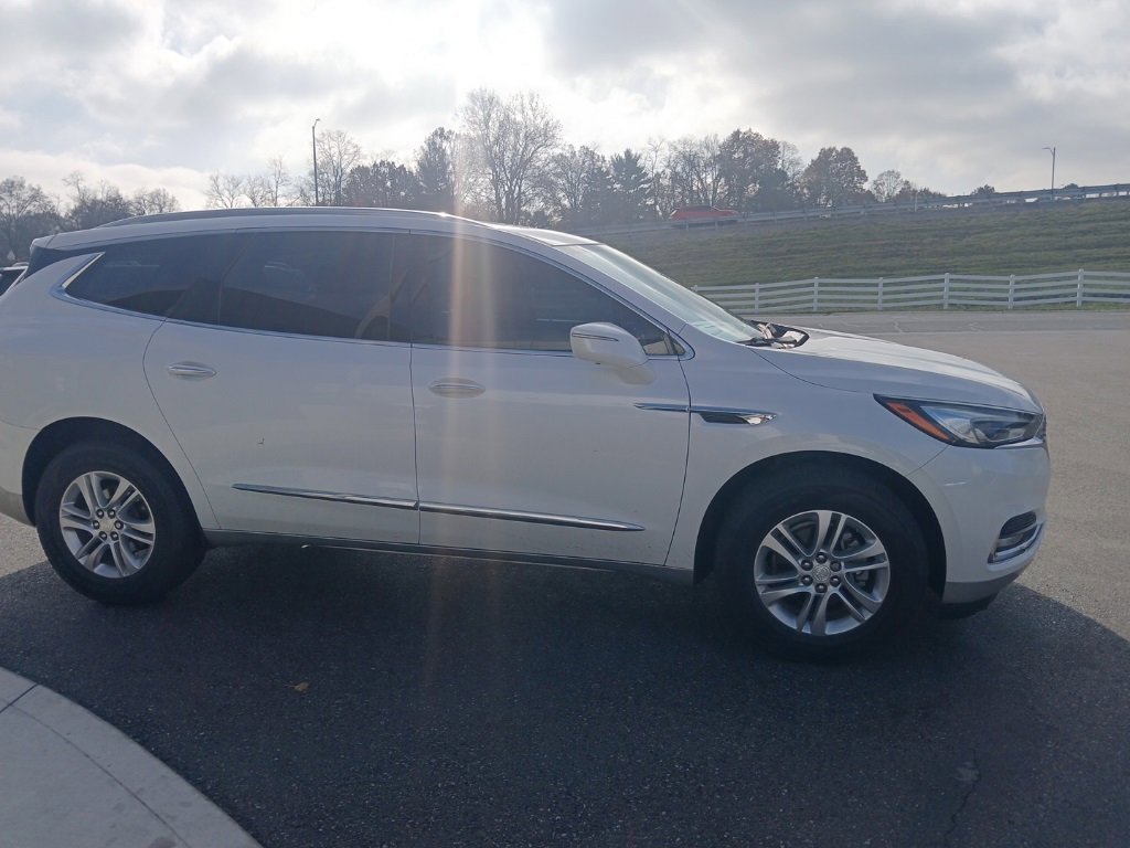 Used 2018 Buick Enclave Essence with VIN 5GAERBKW7JJ172550 for sale in Fort Wright, KY
