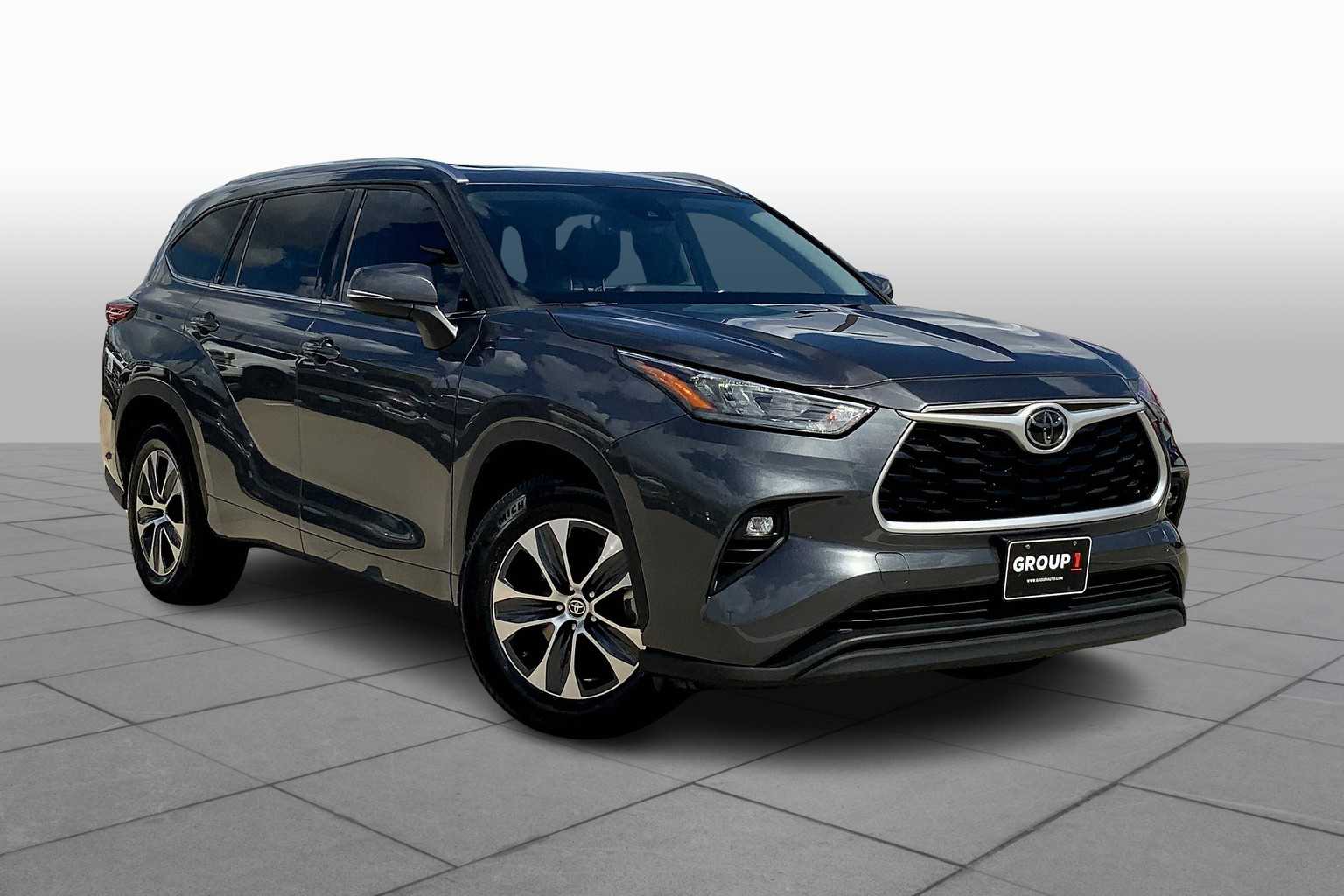2020 Toyota Highlander XLE photo 2