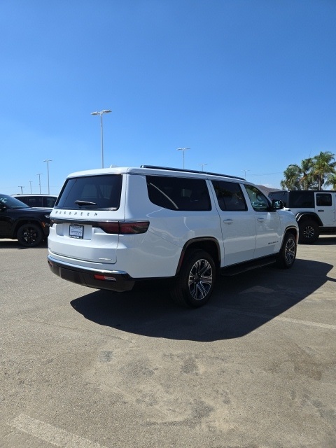 2023 Jeep Wagoneer L Series II photo 5