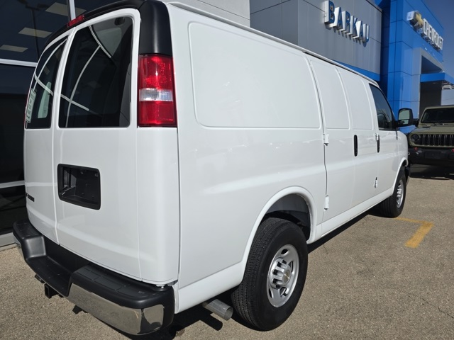 2025 Chevrolet Express 2500 Work Van photo 4