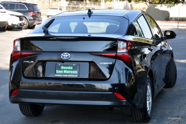 2021 Toyota Prius L photo 3