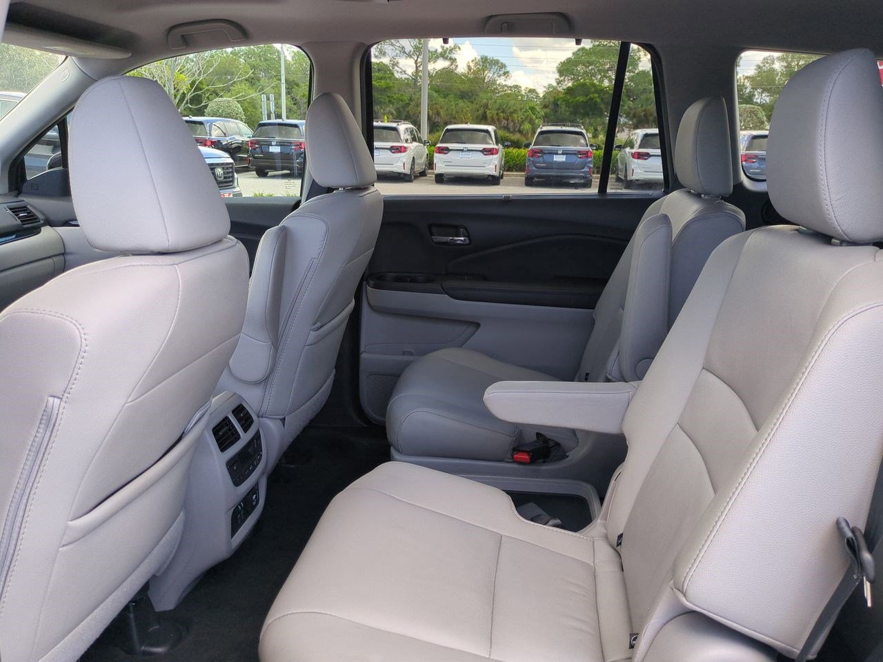 2022 Honda Pilot Touring photo 12