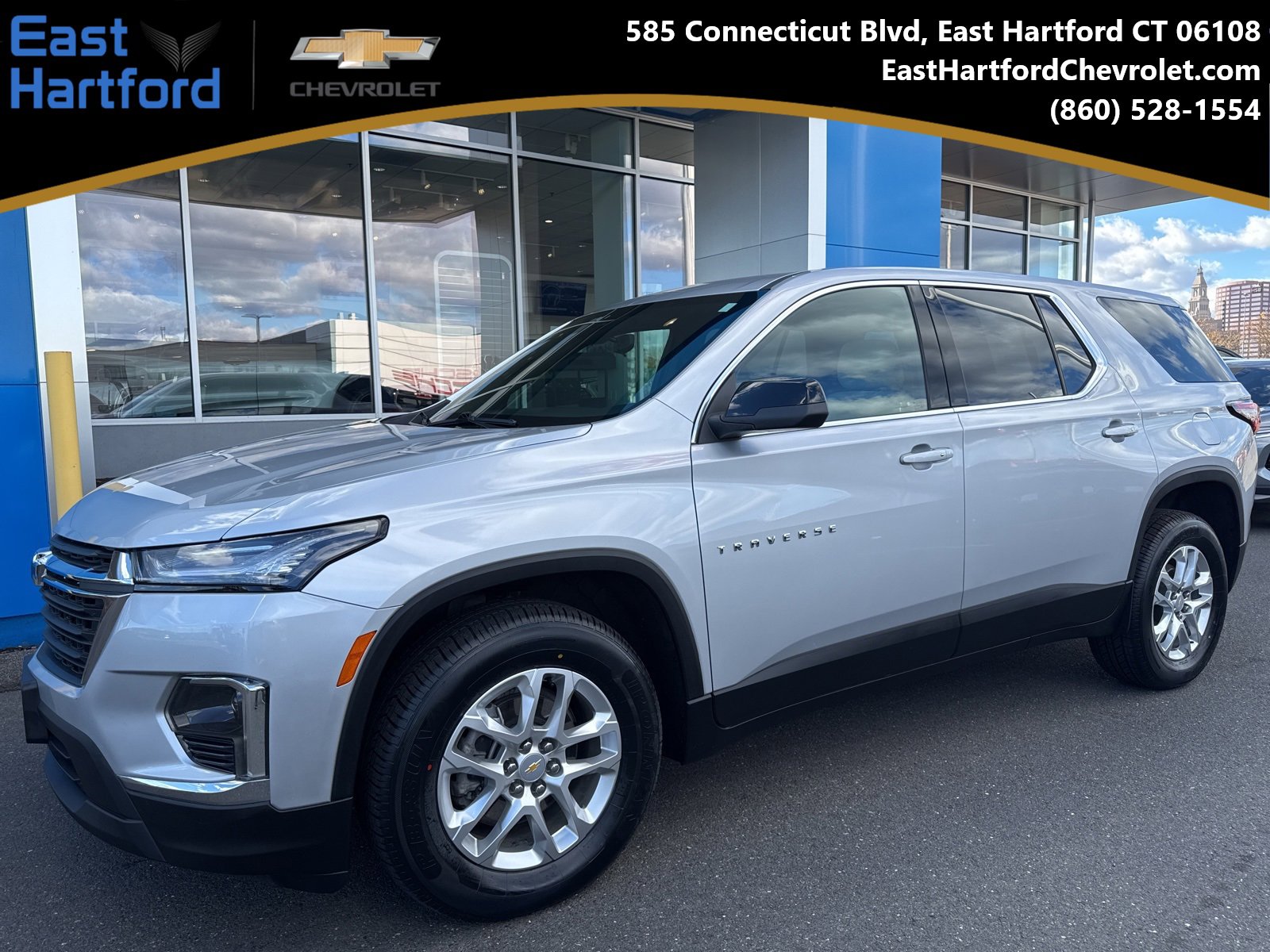 2022 Chevrolet Traverse LS's photo