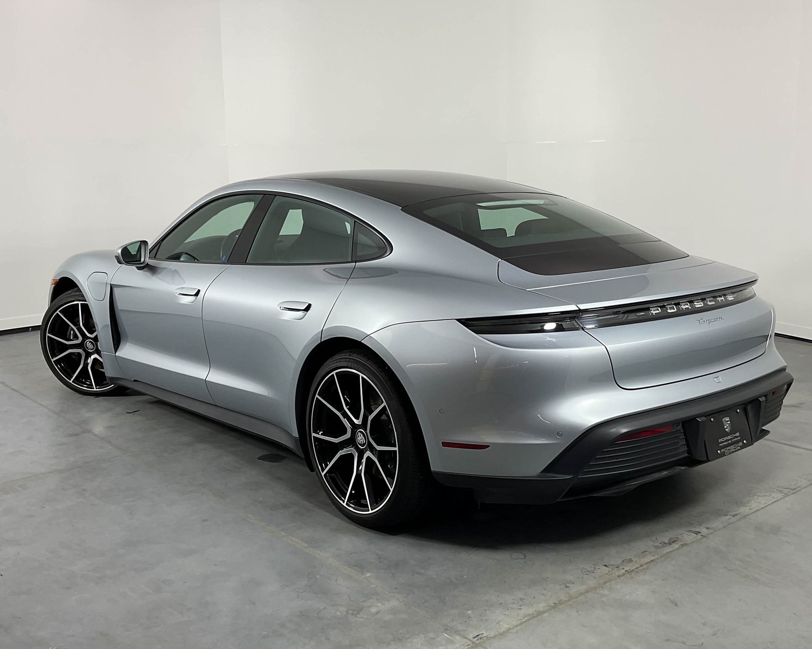 2023 Porsche Taycan S photo 3