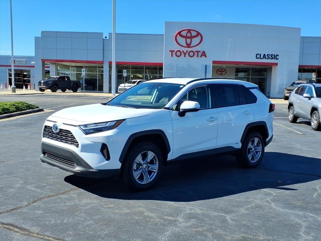 2022 Toyota RAV4 XLE's photo