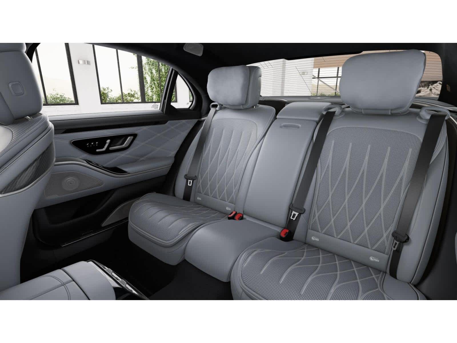 2025 Mercedes Benz S AMG 63 e 4MATIC photo 4