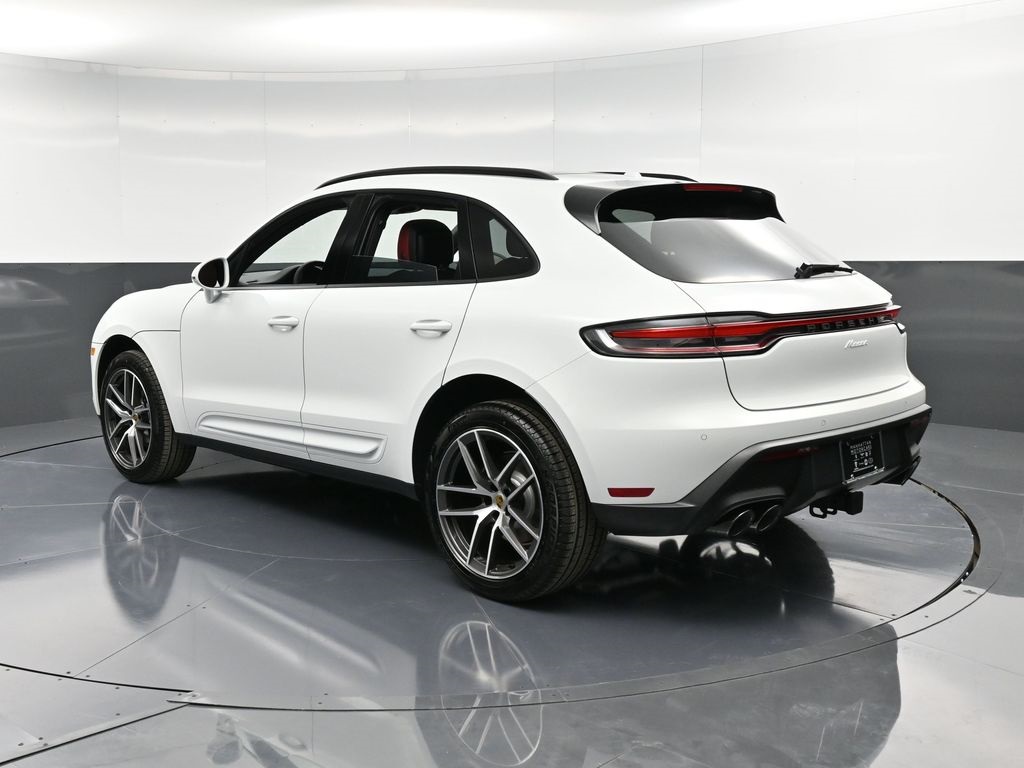 2026 Porsche Macan T photo 3