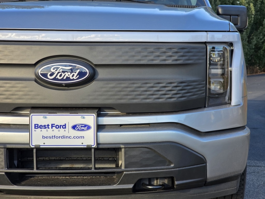 2025 Ford F-150 Lightning XLT photo 2