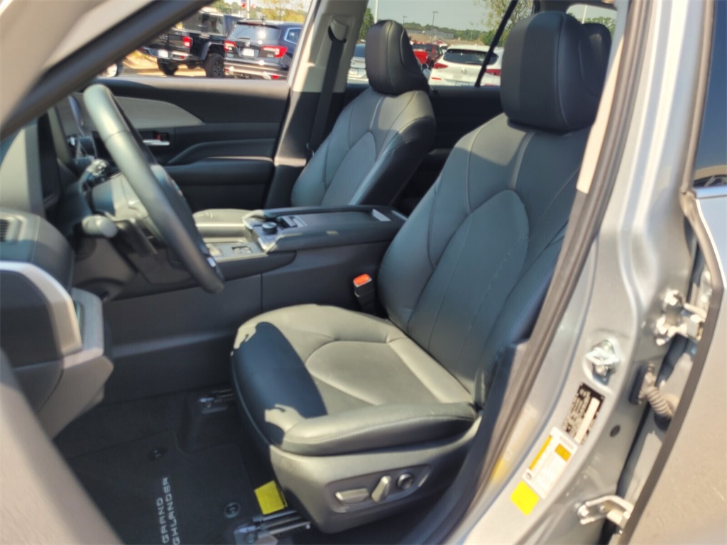 2024 Toyota Grand Highlander Platinum photo 4