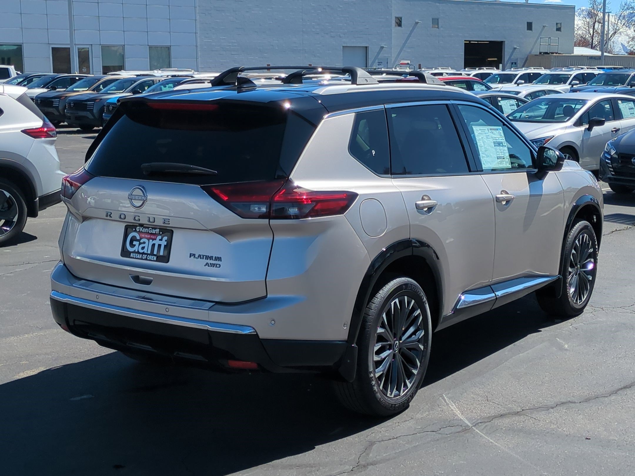 2025 Nissan Rogue Platinum photo 3