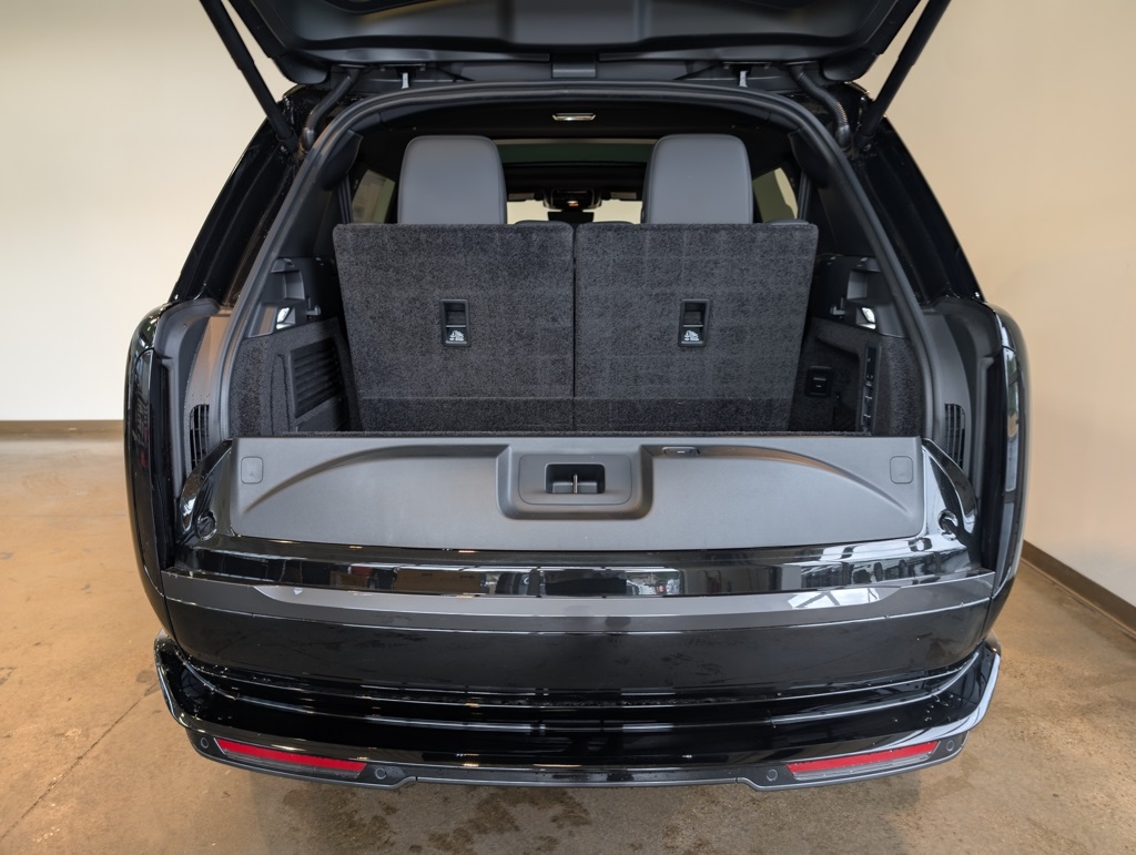 2025 Land Rover Range Rover SE photo 4