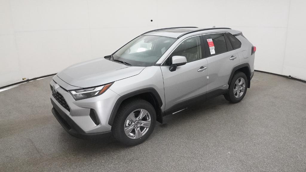 2025 Toyota RAV4 XLE's photo