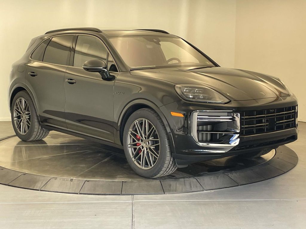 2025 Porsche Cayenne Turbo E-Hybrid photo 9