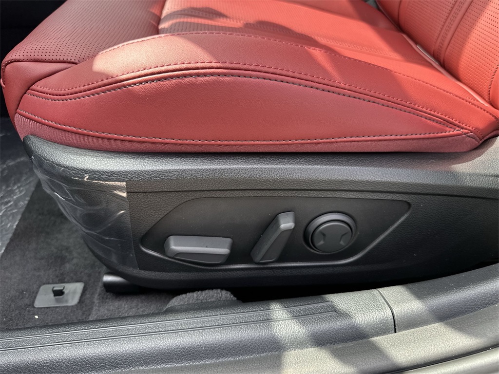 2025 Kia K5 GT-Line photo 4