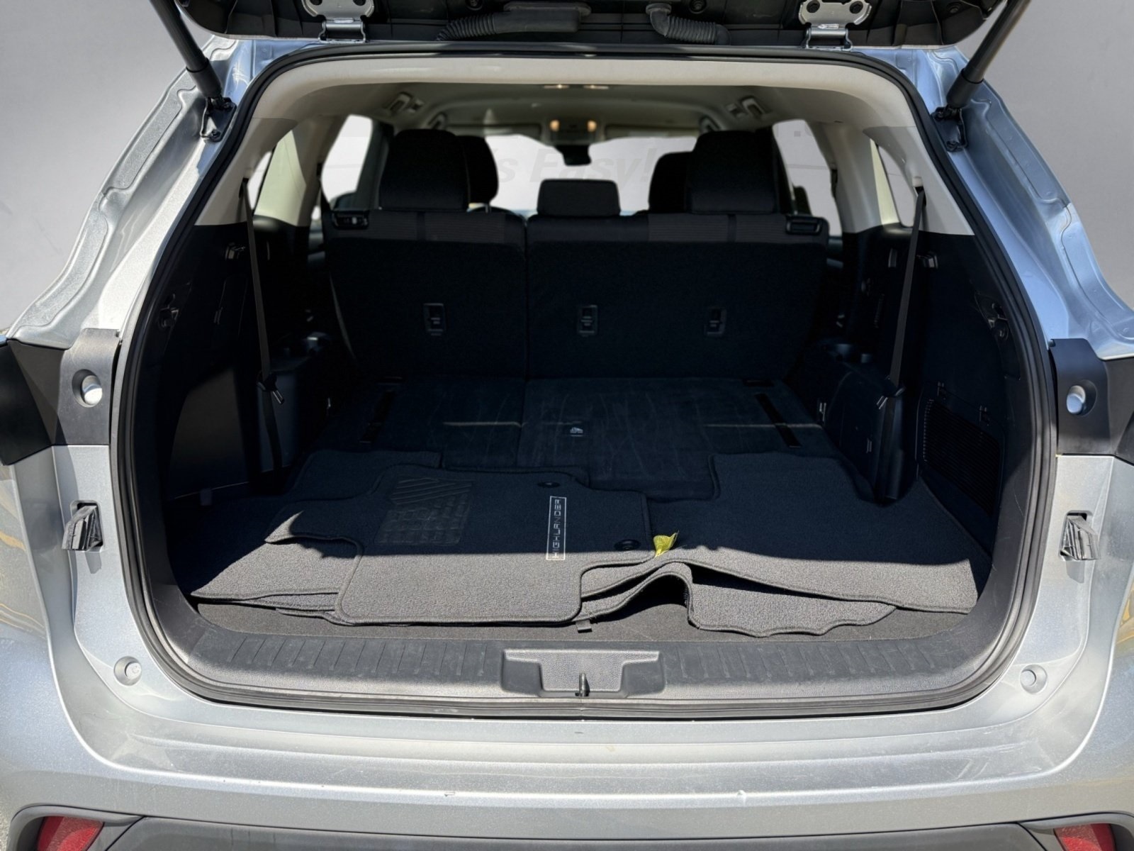 2024 Toyota Highlander LE photo 14