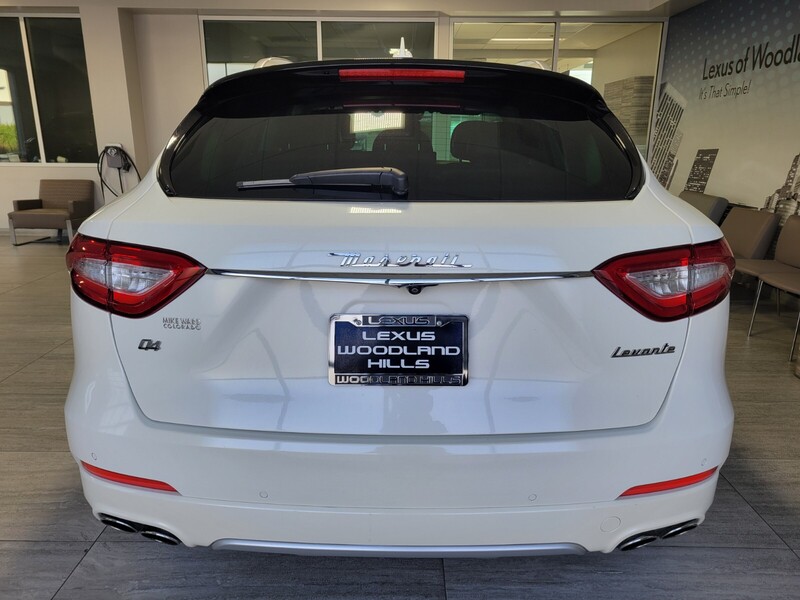 2017 Maserati Levante Base photo 4