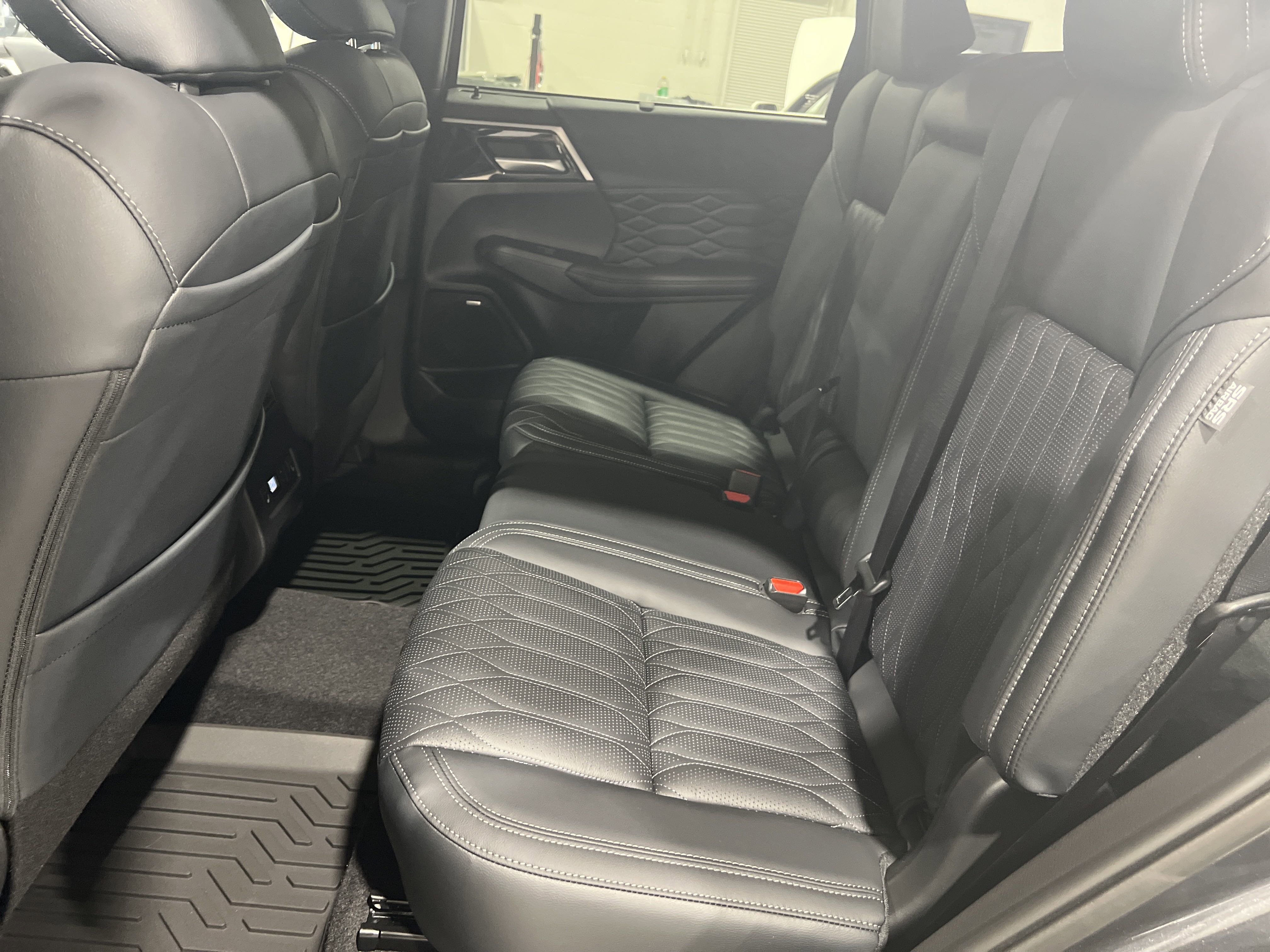 2025 Mitsubishi Outlander SEL photo 12