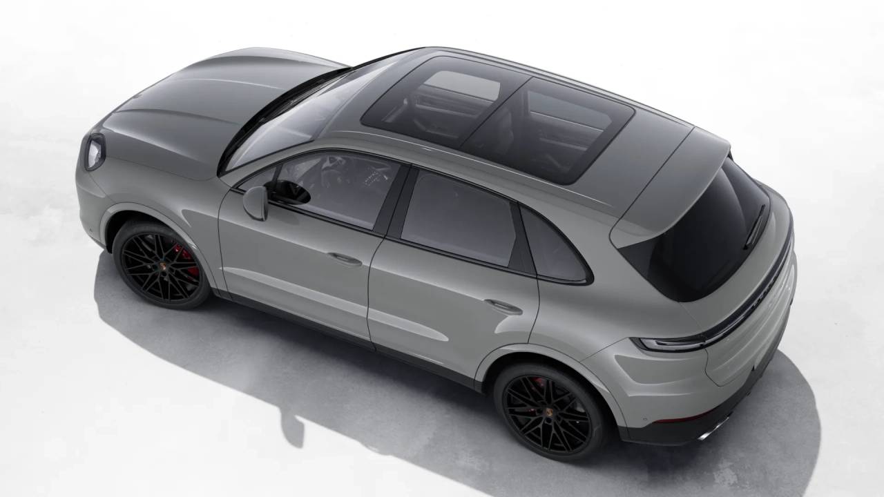 2025 Porsche Cayenne S photo 4