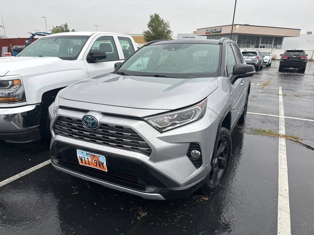 2020 Toyota RAV4 Hybrid XSE photo 3