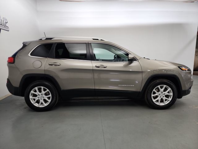 2017 Jeep Cherokee Latitude photo 8