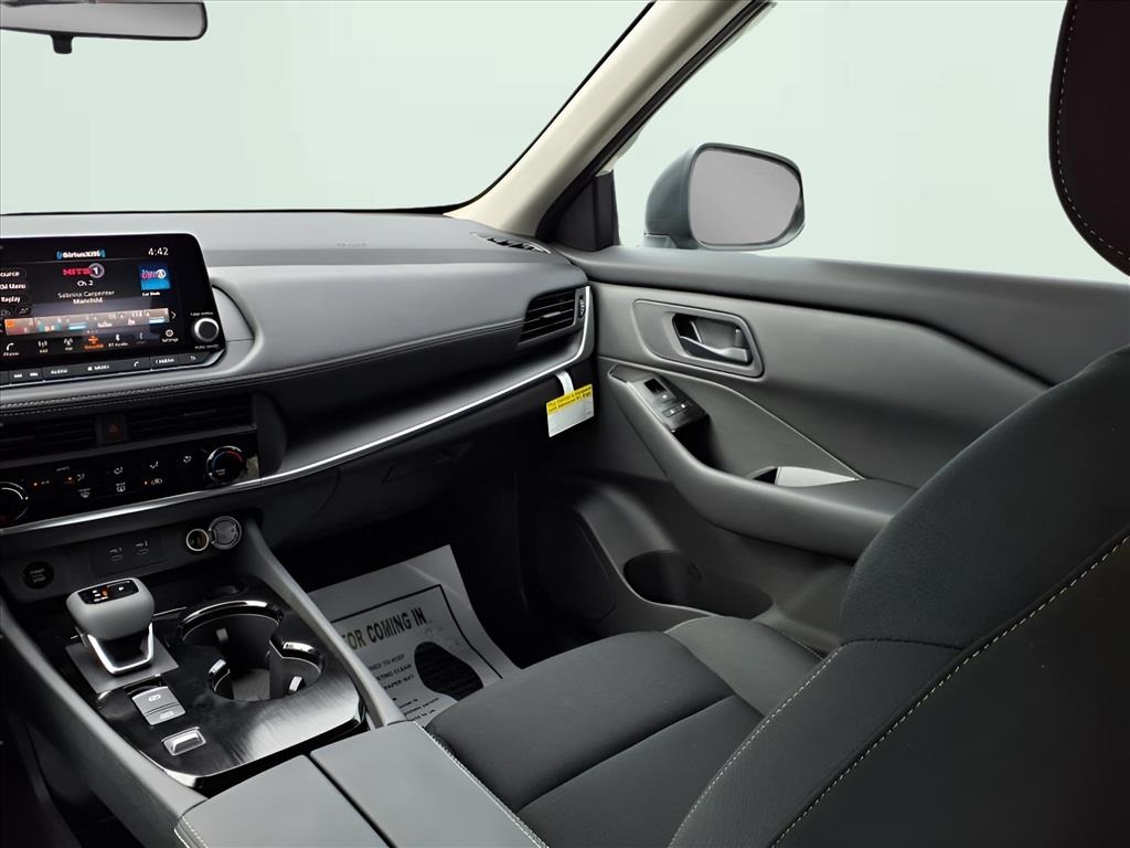 2025 Nissan Rogue S photo 12