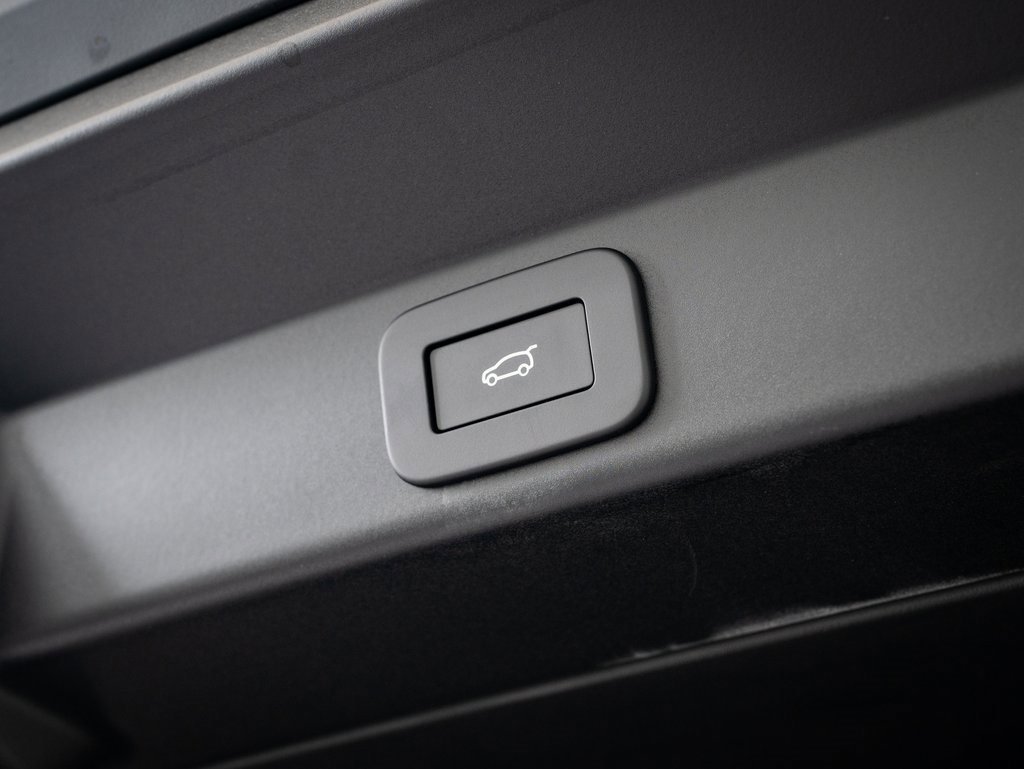 2025 Land Rover Range Rover Sport SE photo 17