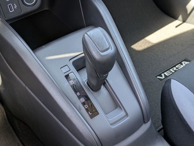 2025 Nissan Versa 1.6 S photo 3