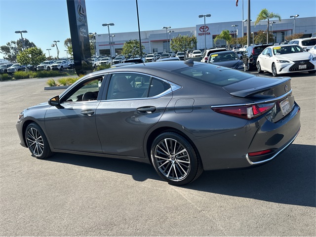 2025 Lexus ES 300h Premium photo 4