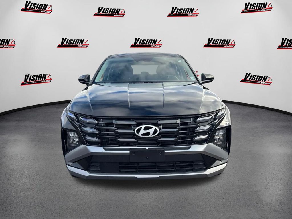 2025 Hyundai Tucson SE photo 2