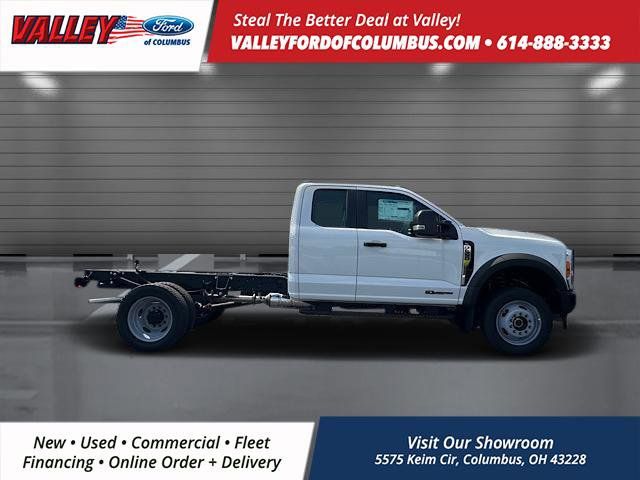 2025 Ford F-550 photo 2