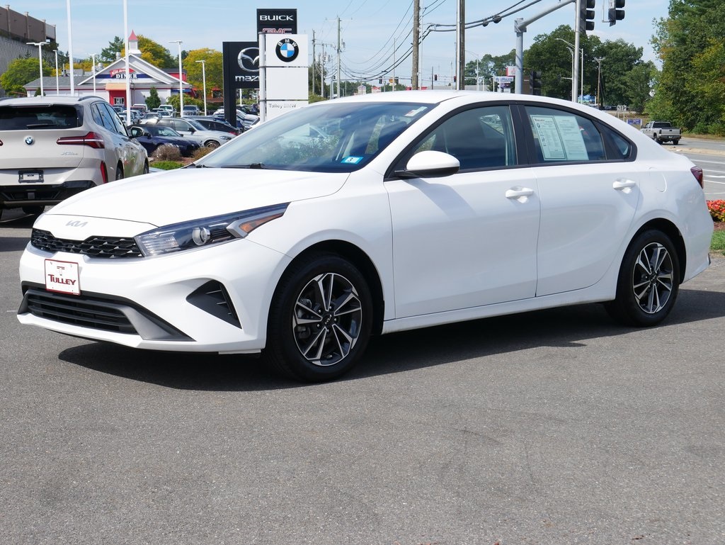 2024 Kia Forte LXS photo 3