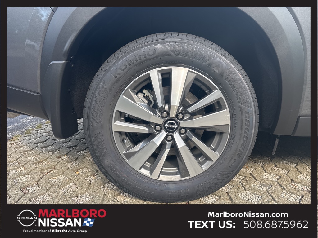 2025 Nissan Pathfinder SL photo 7