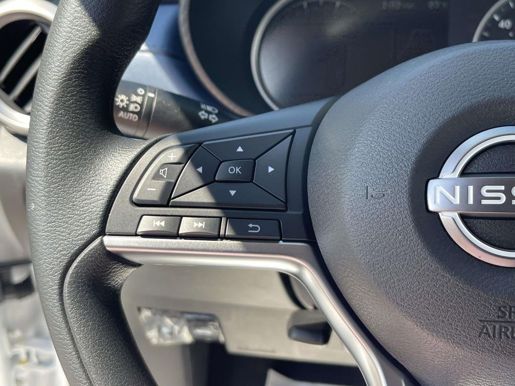 2025 Nissan Versa SV photo 20