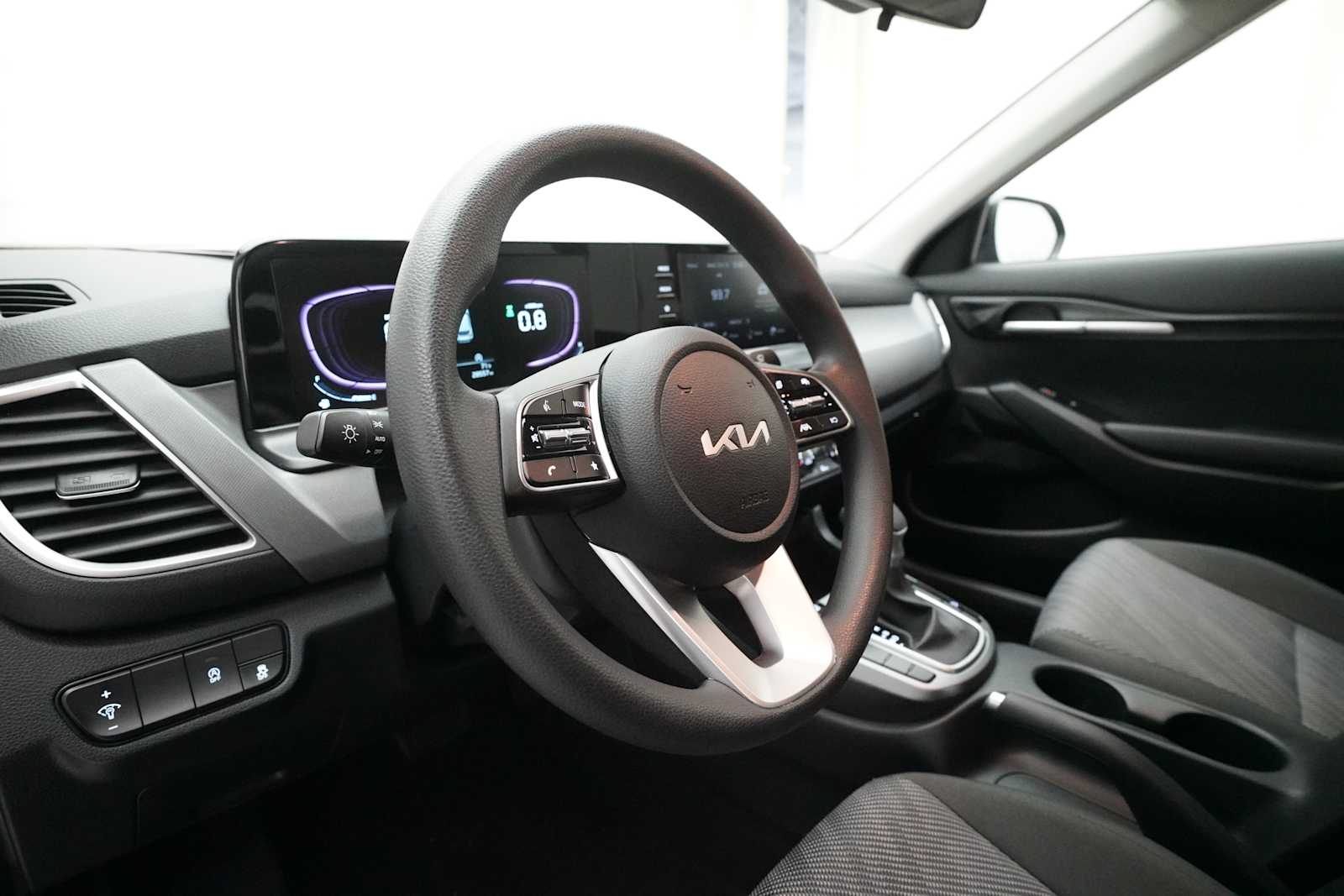 2024 Kia Seltos LX photo 4