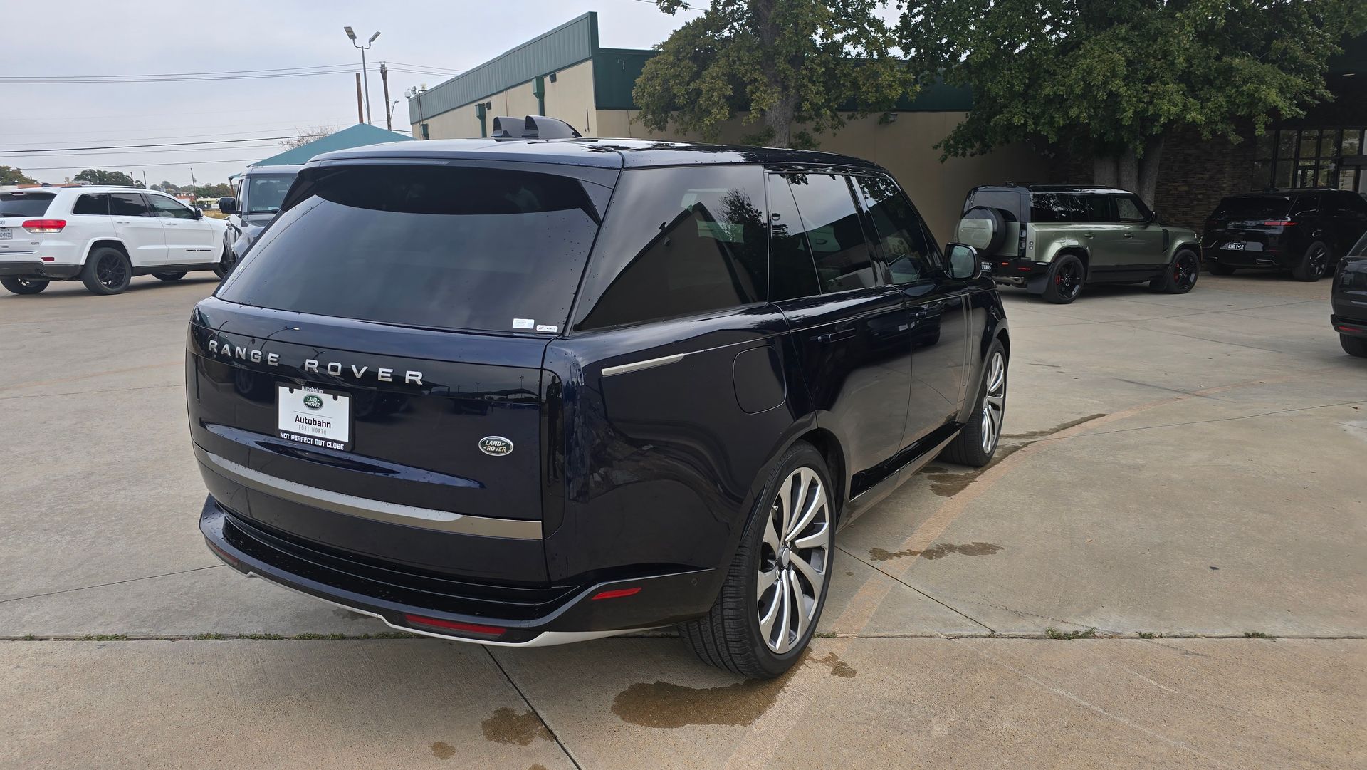 2023 Land Rover Range Rover SE photo 3