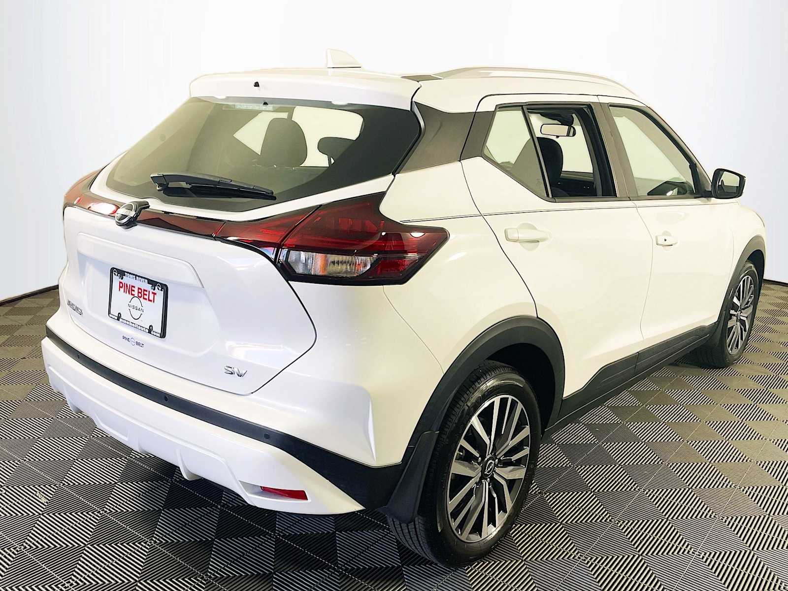 2023 Nissan Kicks SV photo 4