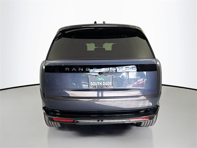 2025 Land Rover Range Rover SE photo 3