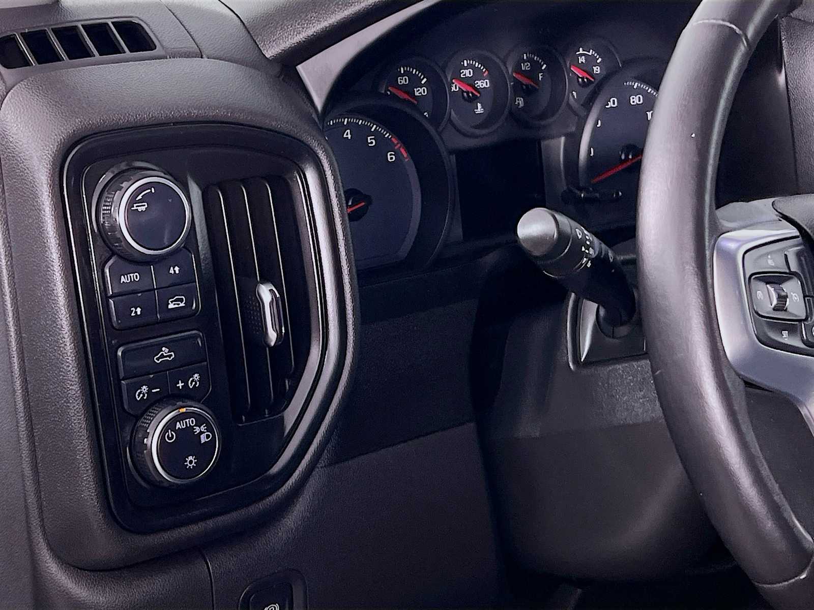 2021 Chevrolet Silverado 1500 Custom photo 8