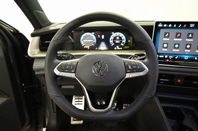 2025 Volkswagen Tiguan SE R-Line Black photo 3