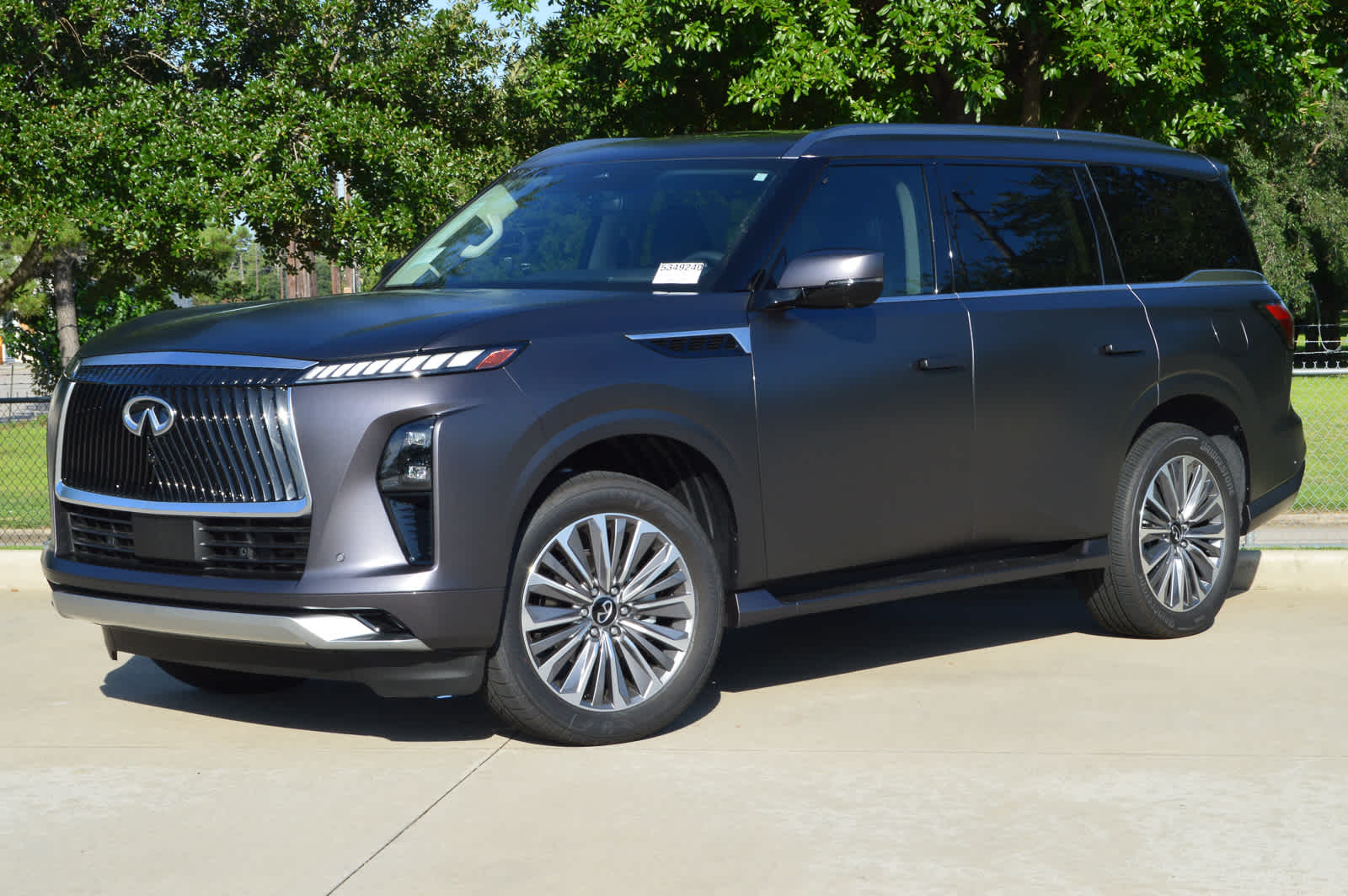 2025 INFINITI QX80 LUXE