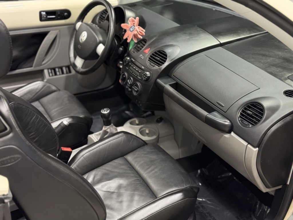 2005 Volkswagen Beetle Convertible GLS photo 24