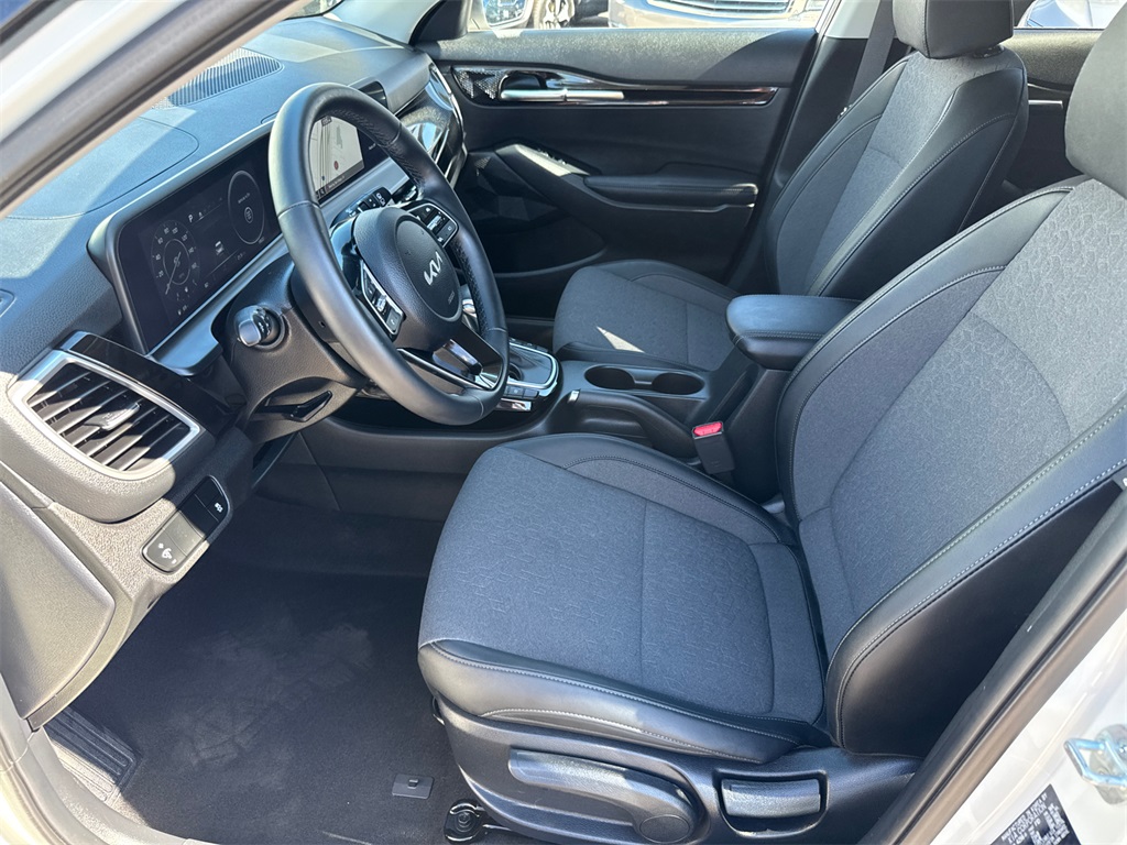 2024 Kia Seltos X-Line photo 21