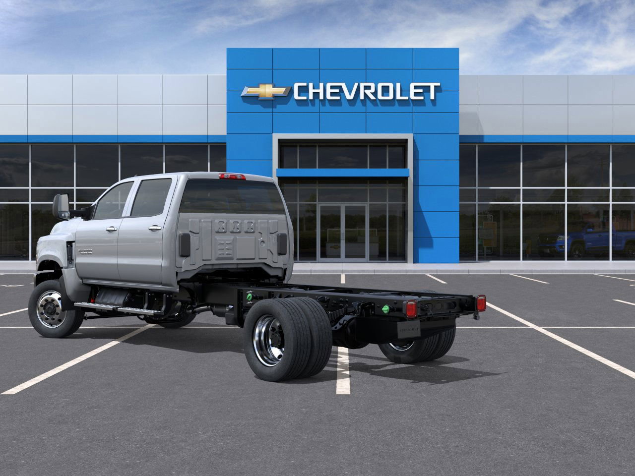 2025 Chevrolet Silverado 4500HD LT photo 2
