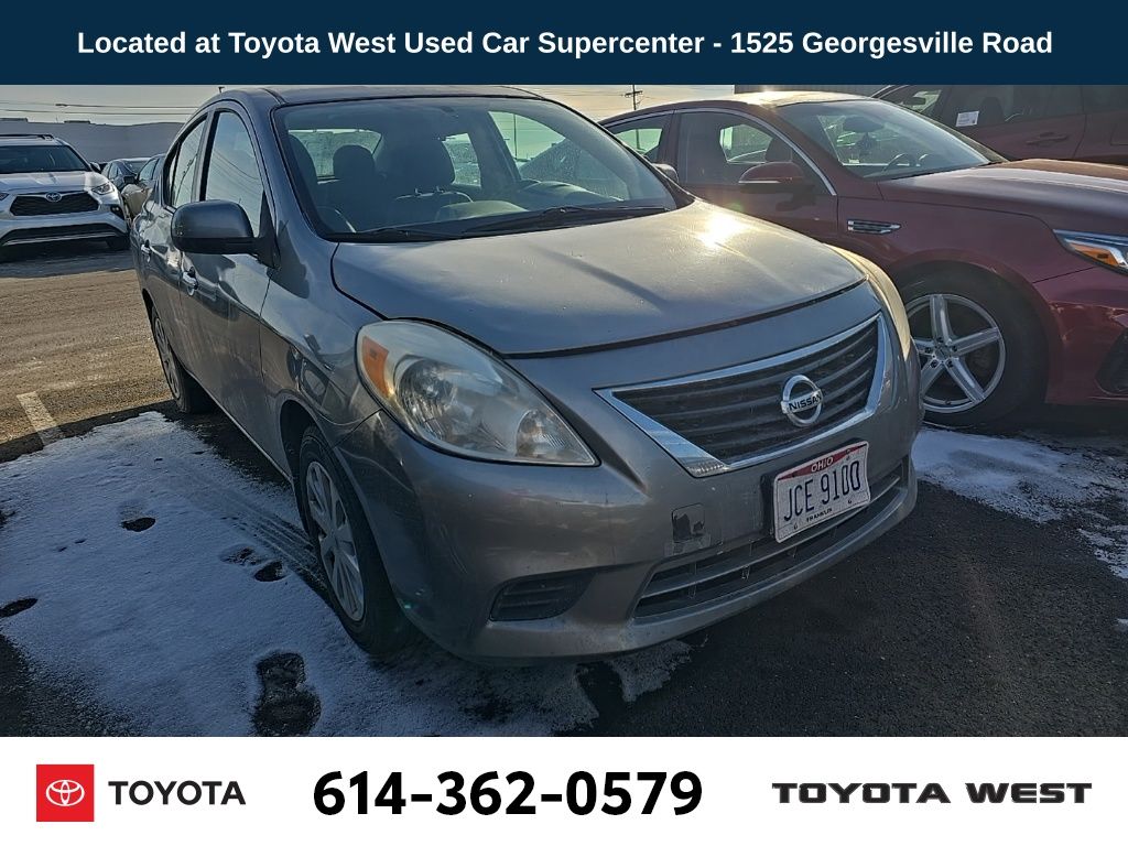 2012 Nissan Versa SV's photo