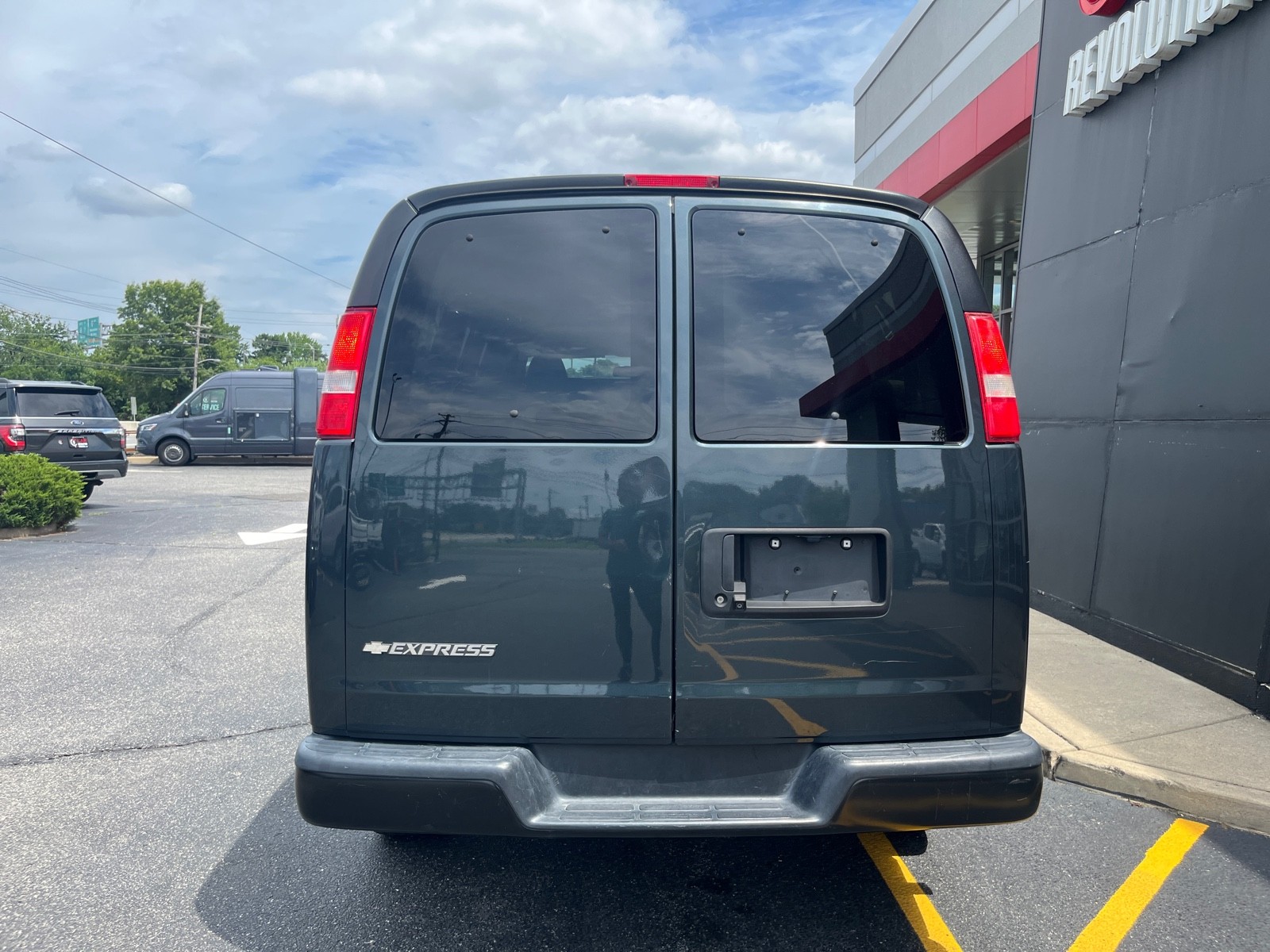 2017 Chevrolet Express Passenger LS photo 4