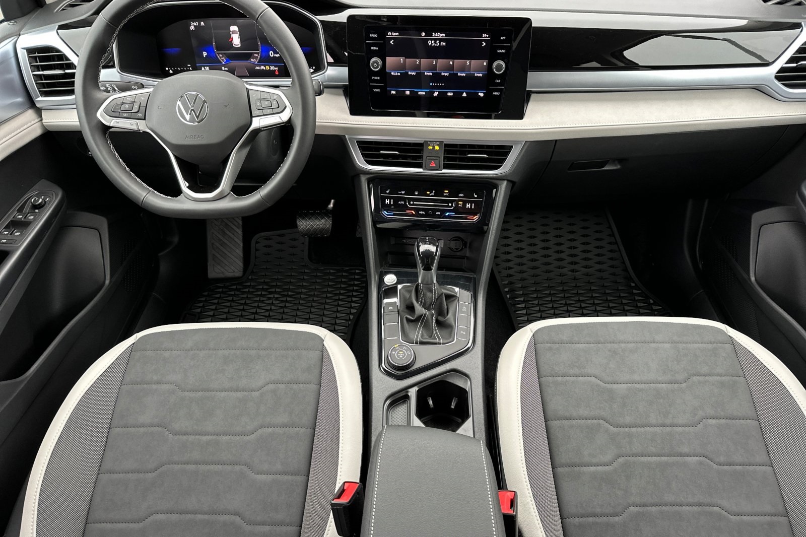 2025 Volkswagen Taos SE photo 12
