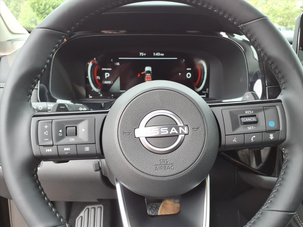 2025 Nissan Pathfinder Platinum photo 16