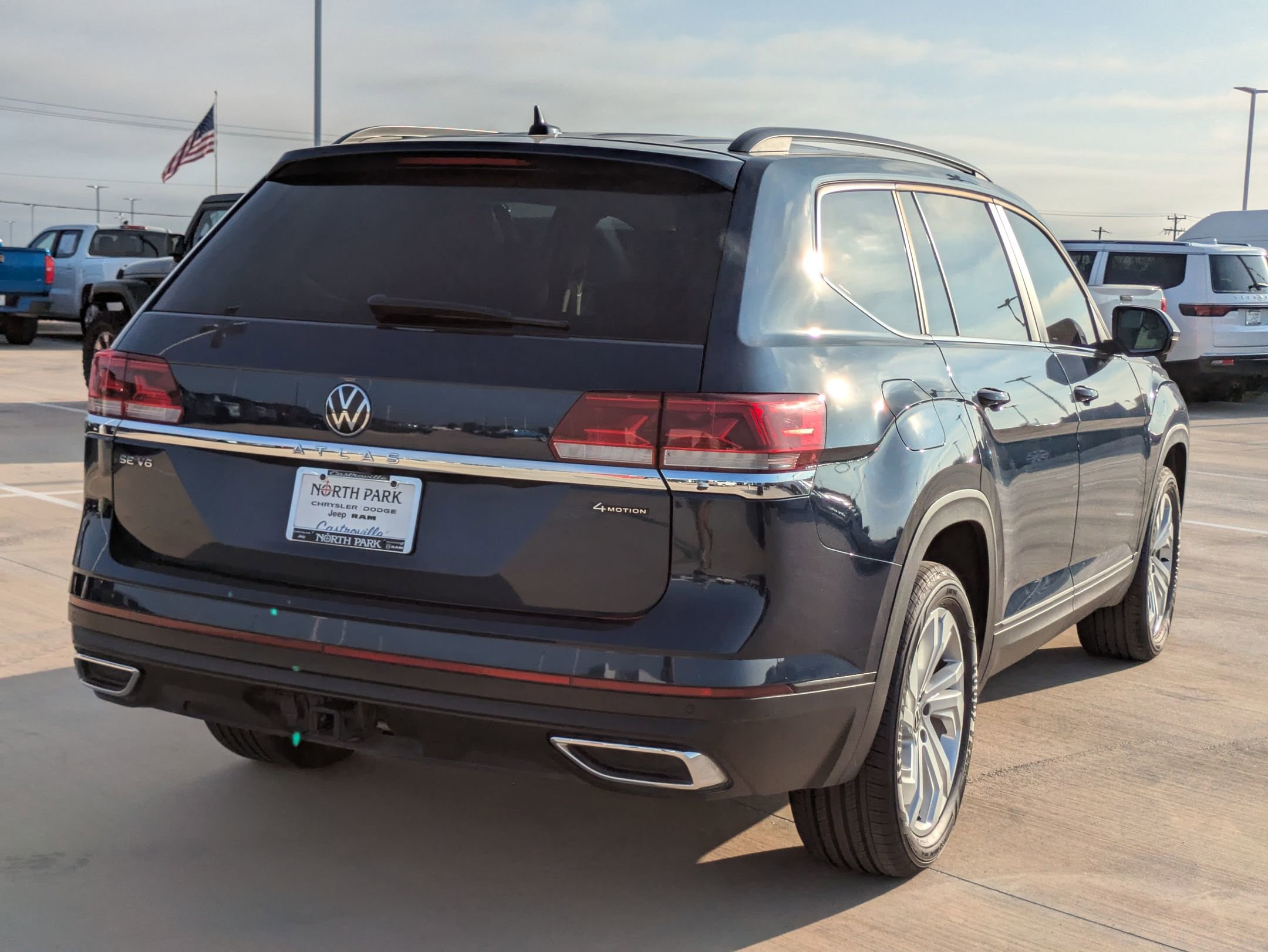 2023 Volkswagen Atlas V6 SE Technology photo 2
