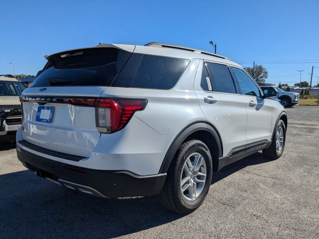 2026 Ford Explorer photo 4